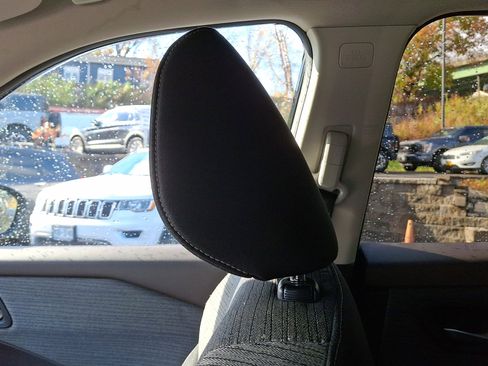 Used 2021 Nissan Rogue SV image 17