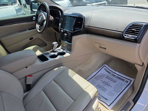 Used 2019 Jeep Grand Cherokee Overland RWD image 18