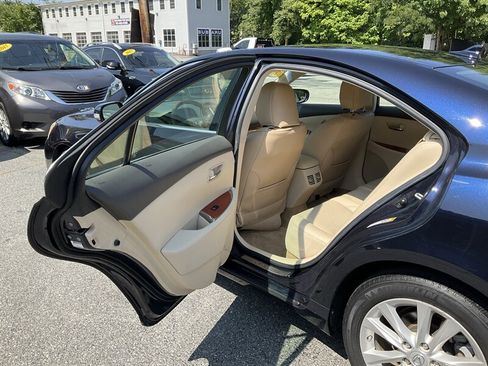 Used 2010 Lexus ES 350 w/ Preferred Accessory Package FWD image 12