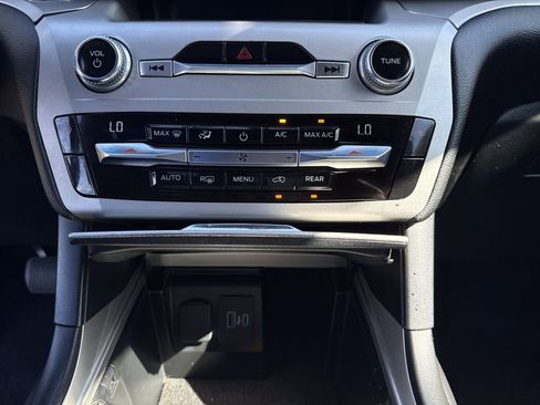 Used 2021 Ford Explorer XLT image 32