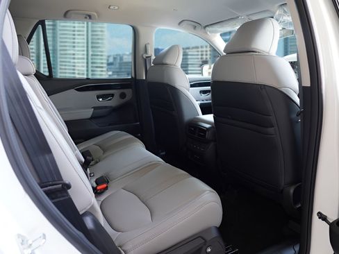 New 2025 Honda Pilot EX-L image 16