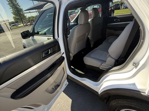 Used 2018 Ford Explorer FWD image 11