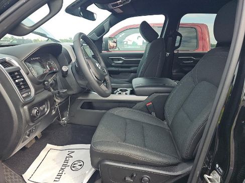 Used 2025 RAM 1500 Big Horn AWD/4WD image 4