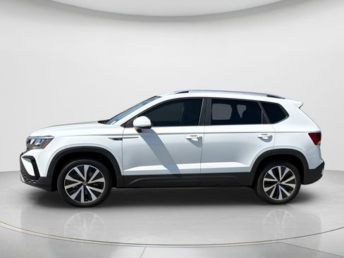 Certified 2024 Volkswagen Taos SE FWD image 8