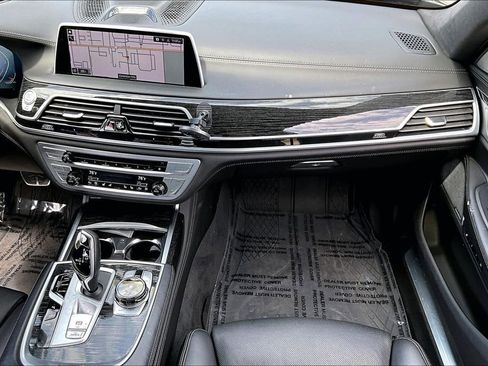 Used 2022 BMW 750i xDrive w/ Executive Package AWD/4WD image 25