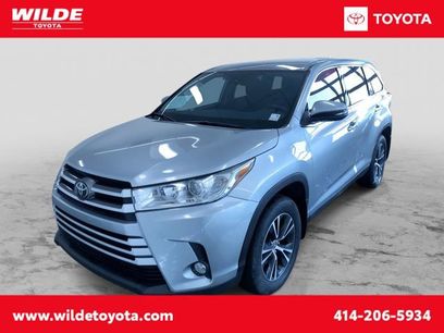 Used 2019 Toyota Highlander Plus w/ Phone Cable & Charge Package
