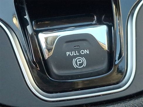 Used 2021 Jeep Cherokee Latitude Plus image 26