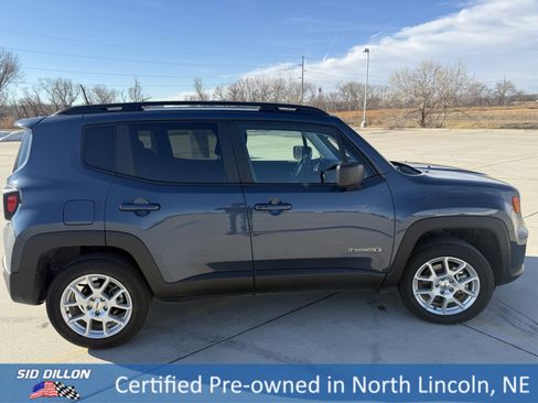 Used 2022 Jeep Renegade Latitude image 3