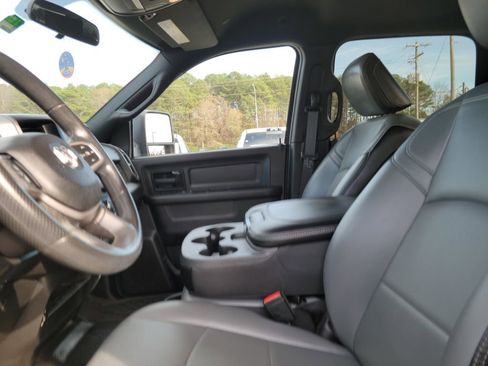 Used 2023 RAM 2500 Tradesman w/ Chrome Appearance Group image 11