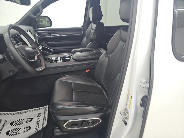 Used 2024 Jeep Wagoneer L Series II w/ Flexible Seating Group AWD/4WD image 2
