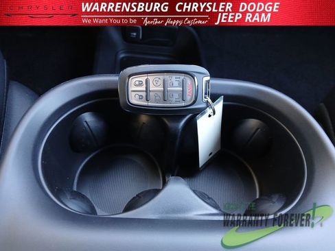 New 2026 Chrysler Pacifica Select FWD image 32