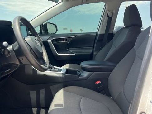 Used 2022 Toyota RAV4 XLE FWD image 6