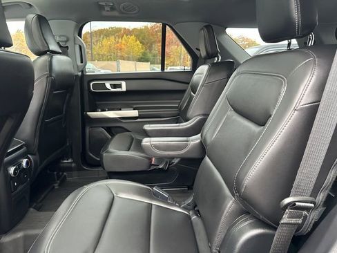 Used 2022 Ford Explorer XLT w/ Equipment Group 202A image 17