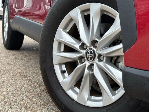 Used 2024 Toyota Corolla Cross LE FWD image 2