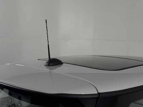 Used 2025 MINI Cooper 2-Door Hardtop image 8