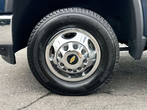 Used 2022 Chevrolet Silverado 3500 LT w/ Convenience Package image 12