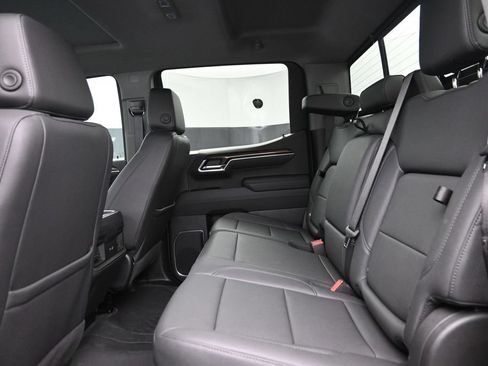Used 2025 Chevrolet Silverado 1500 LT Trail Boss w/ Convenience Package II AWD/4WD image 12