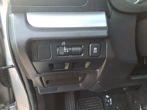 Used 2017 Subaru Forester 2.5i Premium w/ All-Weather Package image 14