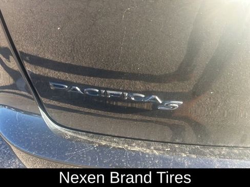 Used 2019 Chrysler Pacifica Limited w/ Advanced Safetytec Group image 40