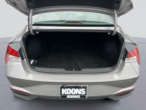 Used 2023 Hyundai Elantra SEL image 23