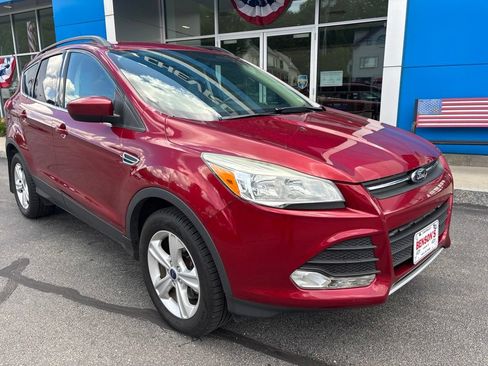 Used 2015 Ford Escape SE w/ Equipment Group 201A AWD/4WD image 2