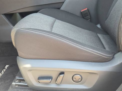 Used 2025 Nissan Rogue SV FWD image 29