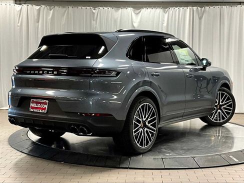 New 2026 Porsche Cayenne E-Hybrid AWD/4WD image 7