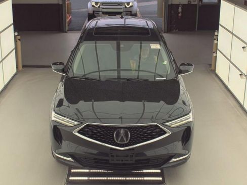 Used 2023 Acura MDX SH-AWD w/ Technology Package image 2