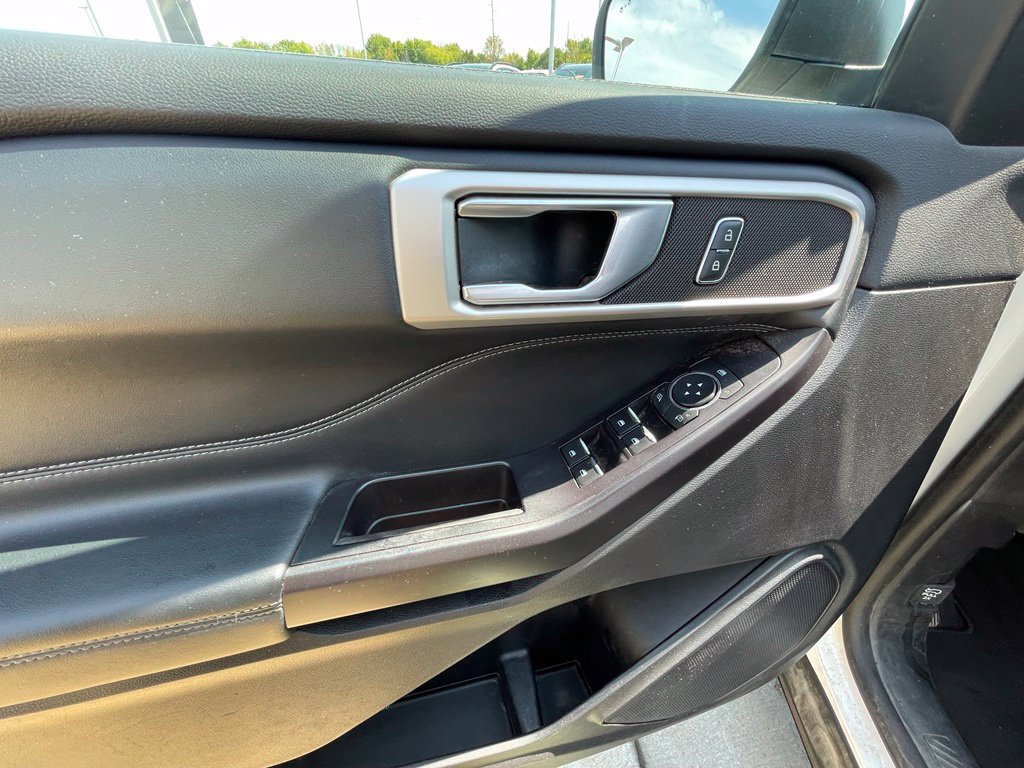 Used 2020 Ford Explorer XLT w/ Equipment Group 202A AWD/4WD image 11