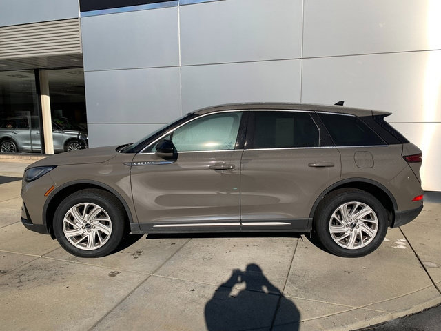 Certified 2025 Lincoln Corsair AWD image 2