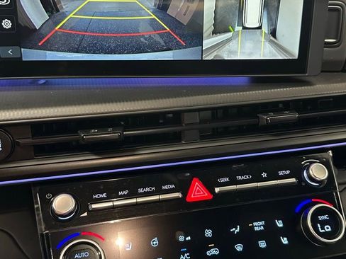 Used 2025 Hyundai Santa Fe Calligraphy AWD/4WD image 17