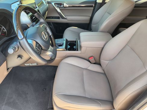 Used 2023 Lexus GX 460 Luxury w/ Accessory Package AWD/4WD image 32