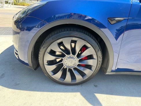 Used 2023 Tesla Model Y Performance AWD/4WD image 42