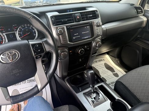 Used 2016 Toyota 4Runner SR5 AWD/4WD image 17