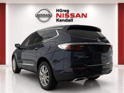 Used 2023 Buick Enclave Premium w/ Experience Buick Package FWD image 4