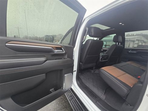 Used 2024 Chevrolet Silverado 3500 High Country image 11