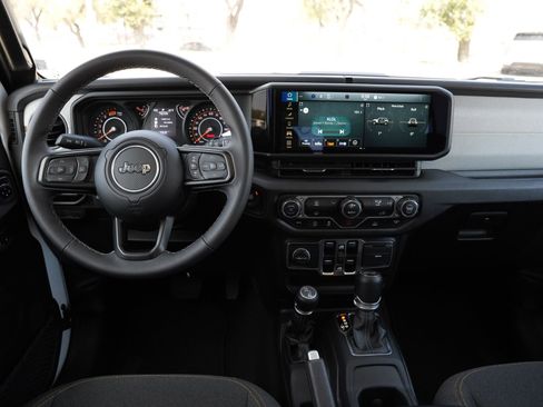 Used 2025 Jeep Wrangler Sport S image 9