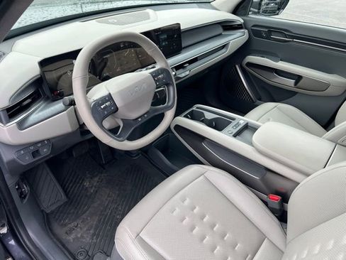 Used 2025 Kia EV9 Wind image 15