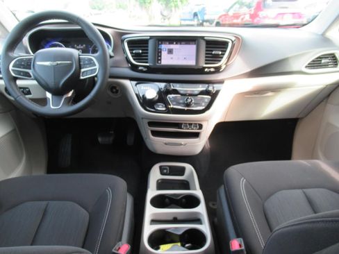 Certified 2023 Chrysler Voyager LX FWD image 12