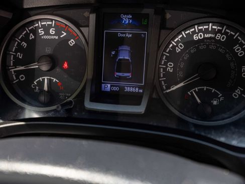 Used 2021 Toyota Tacoma TRD Off-Road AWD/4WD image 17