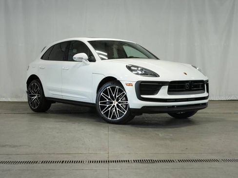 Certified 2025 Porsche Macan AWD/4WD image 9