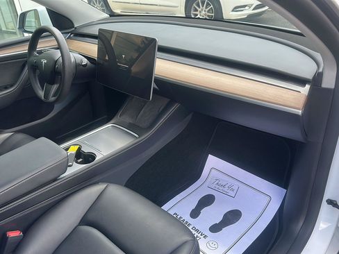 Used 2024 Tesla Model Y Long Range RWD image 11