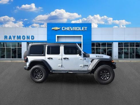 Used 2024 Jeep Wrangler Unlimited Sport AWD/4WD image 2