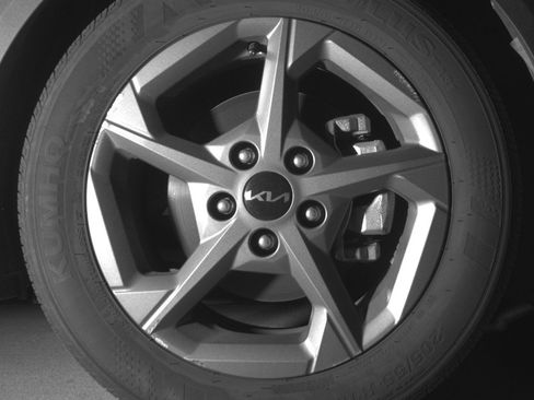 Used 2025 Kia K4 LXS image 13