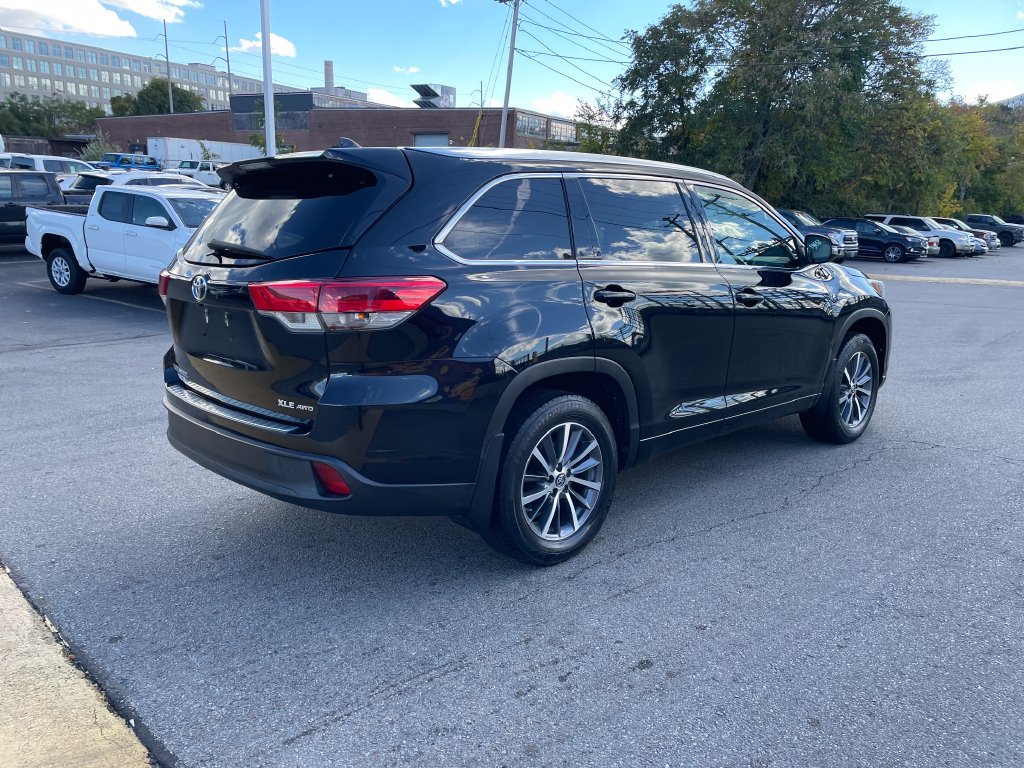 Used 2017 Toyota Highlander XLE AWD/4WD image 5
