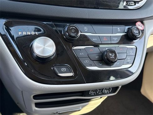 Used 2024 Chrysler Voyager LX image 20