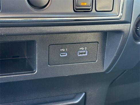 Used 2022 Nissan Titan SV image 25