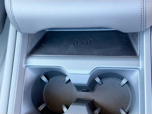 New 2026 Land Rover Defender 110 X-Dynamic SE image 30