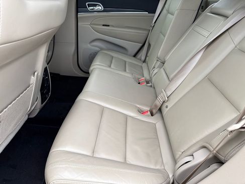 Used 2021 Jeep Grand Cherokee Limited image 18