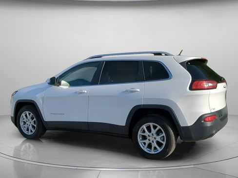 Used 2018 Jeep Cherokee Latitude w/ Safety Group FWD image 19